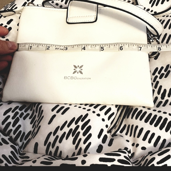BCBGeneration small purse messenger bag like new white - Picture 13 of 13